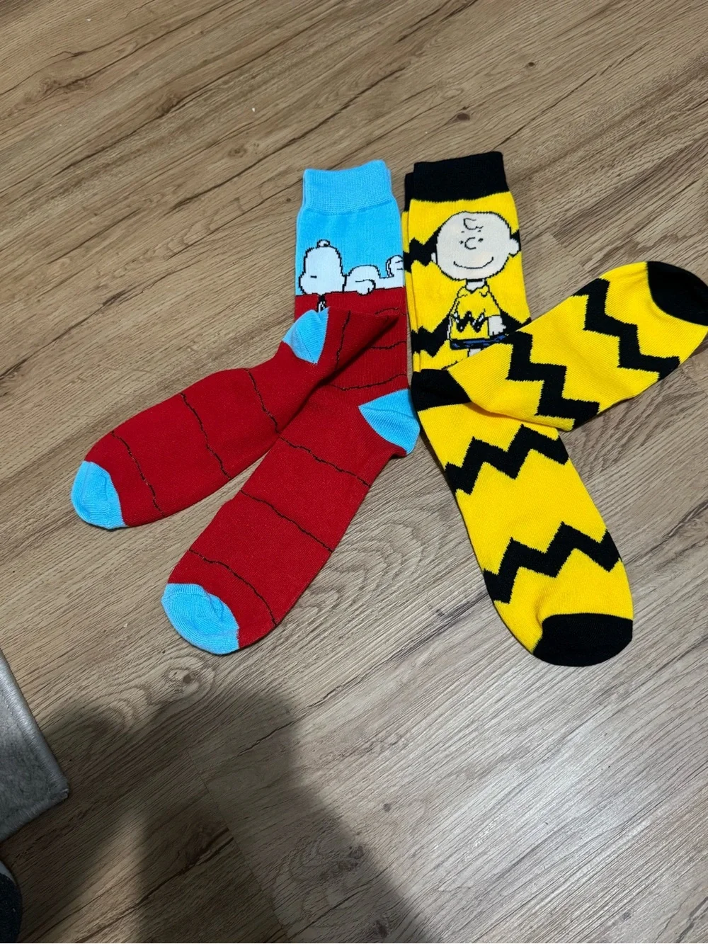 Odd Sox - Peanuts Snoopy Charlie Brown Novelty Funny Crew Socks, Size Large